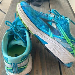 Brooks tennis shoes